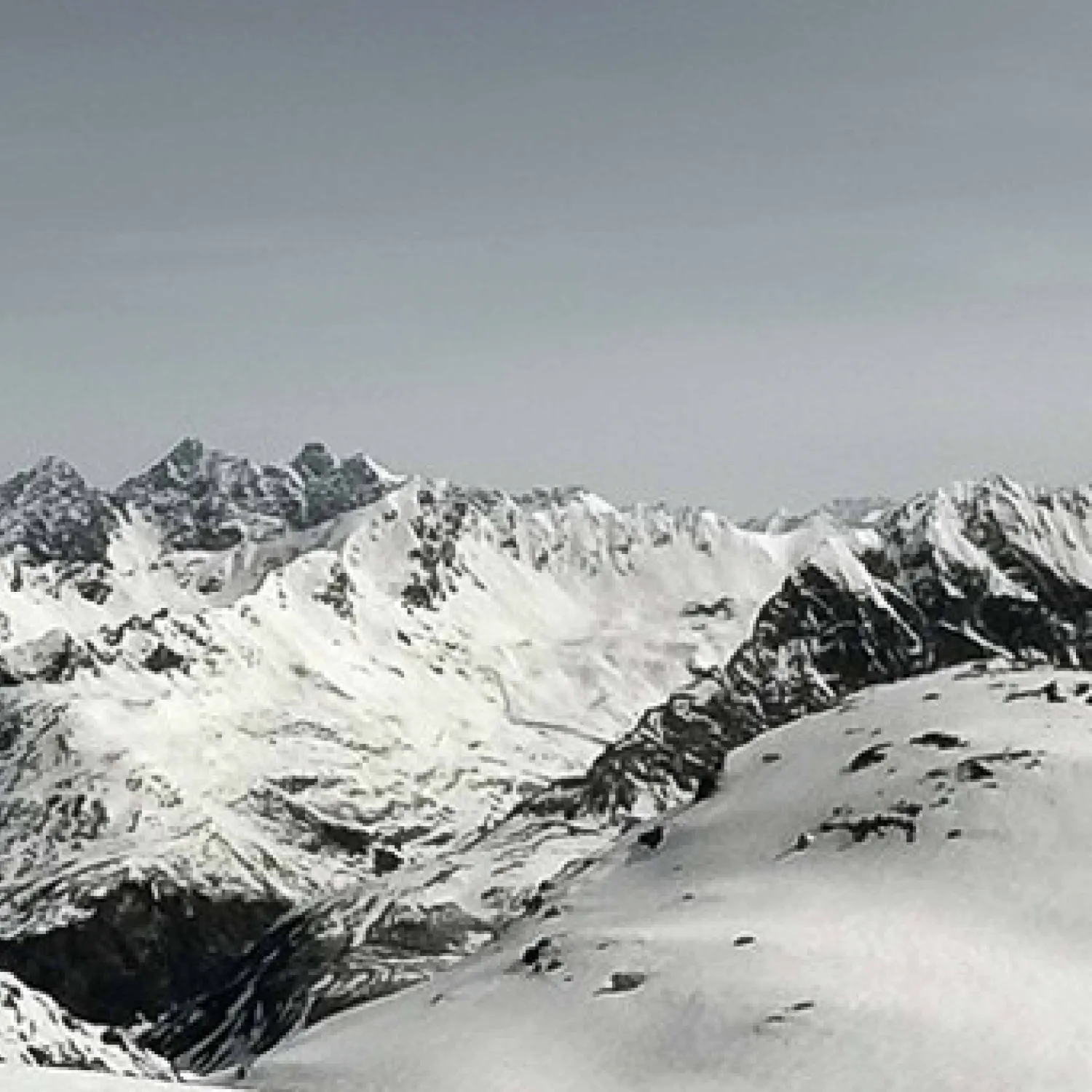 Image of the Swiss mountains covered in snow.