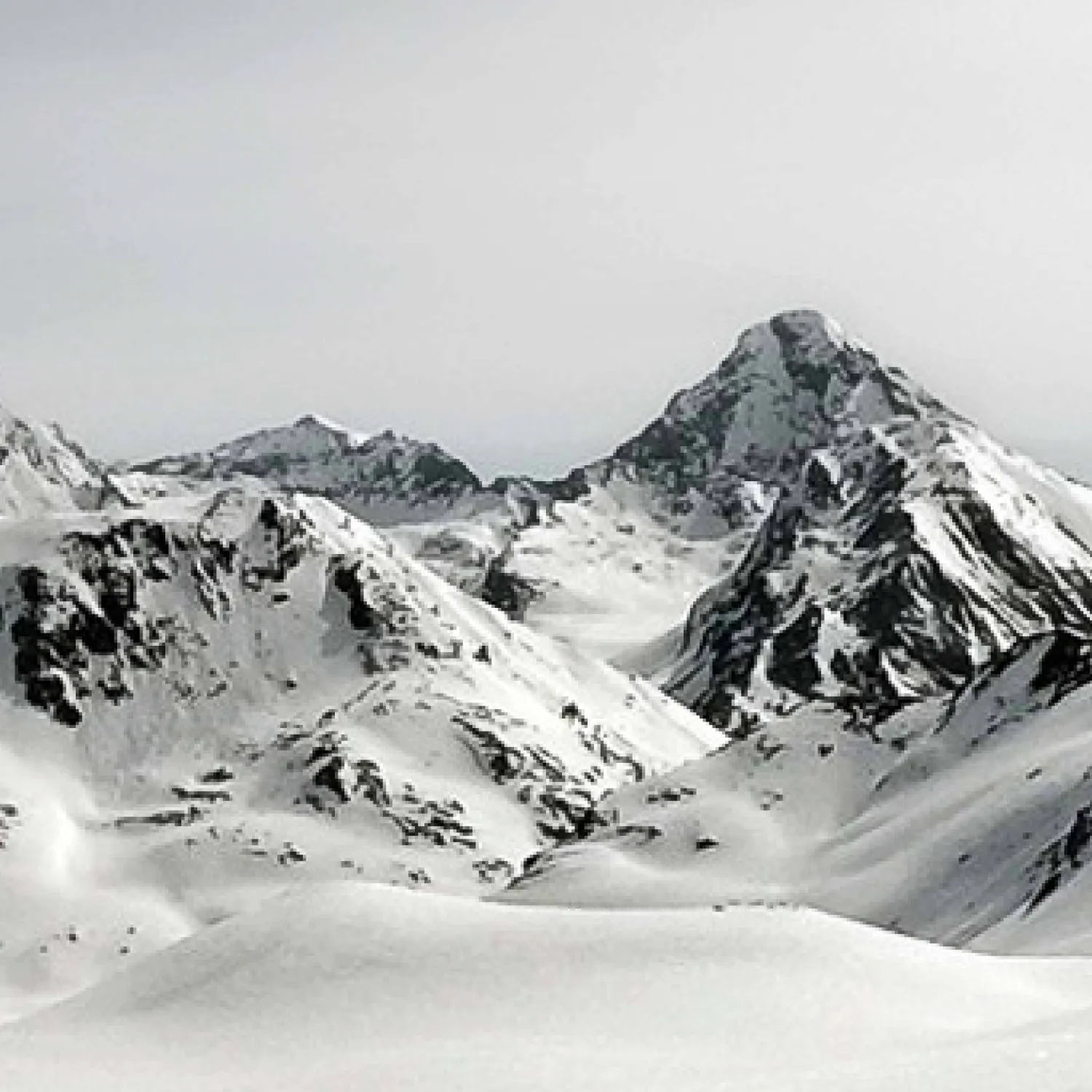 Image of the Swiss mountains covered in snow.